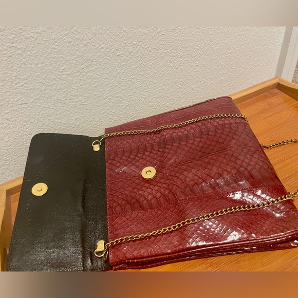 VTG 70’s Genuine Snakeskin Clutch Shoulder Bag Red Gold chain strap Flap Rare - Picture 6 of 16